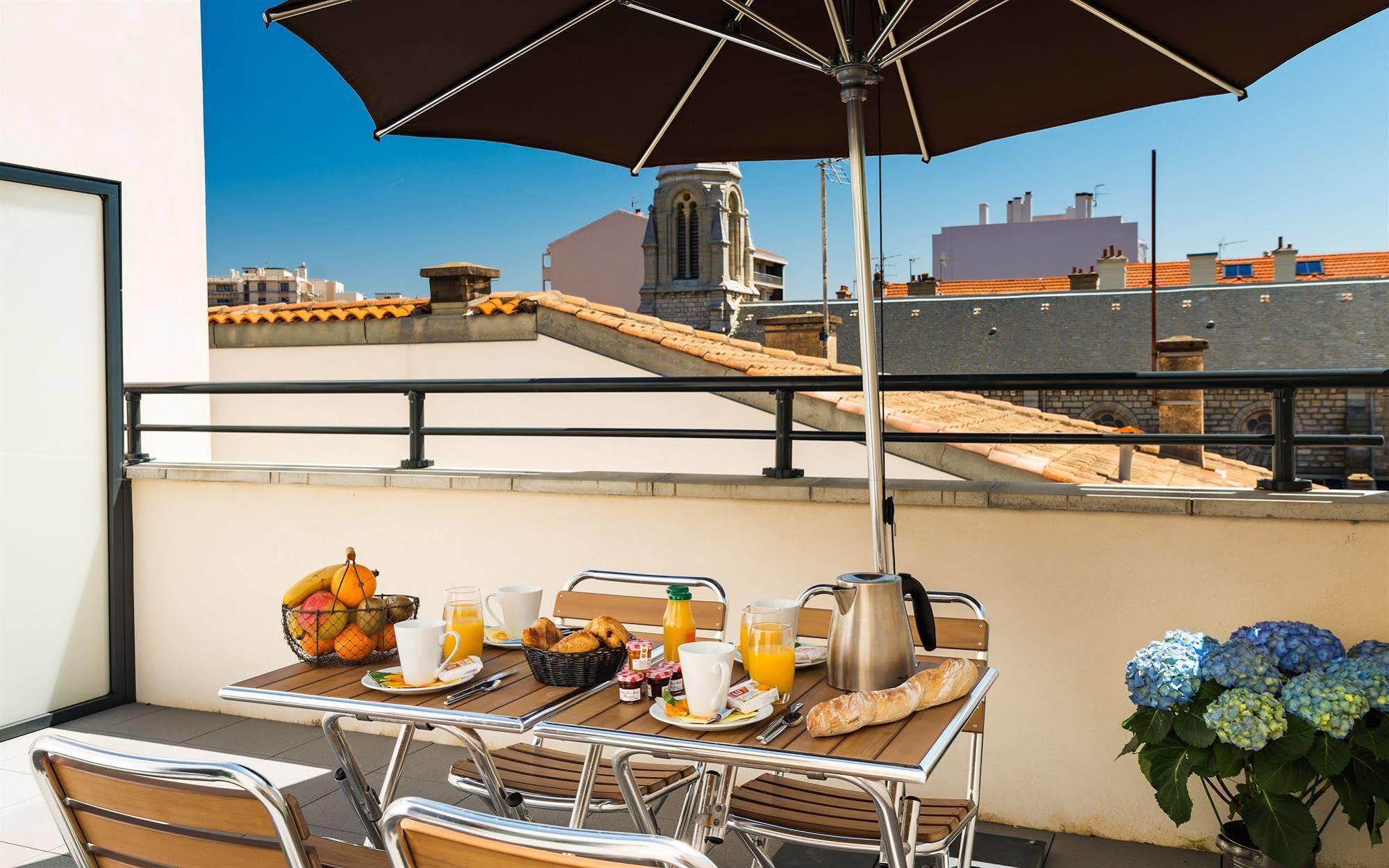 Lagrange Vacances Les Patios Eugenie เบียริตซ์ ภายนอก รูปภาพ